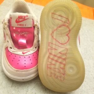 CHILDREN'S NIKE SNEAKERS!!